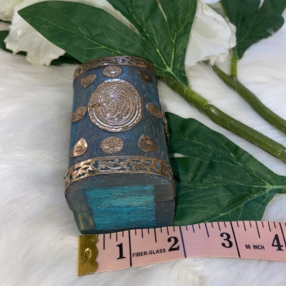 Vintage Trinket Little Wooden Jewelry Box Brass Details - Picture 14 of 15